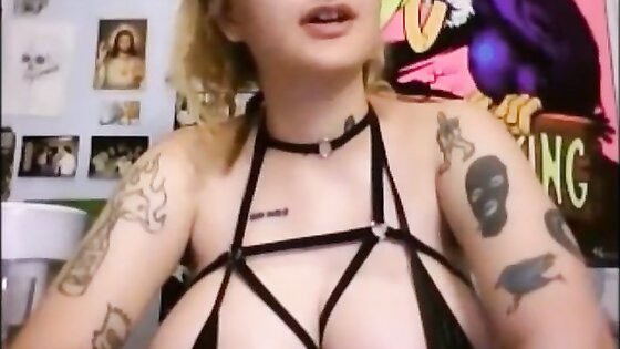 big natural tits show tits on cam