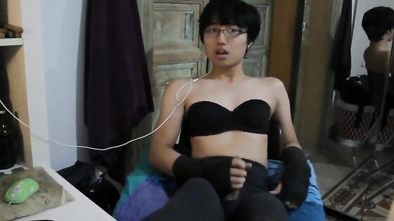 Cute Asian Twink CD Jerking