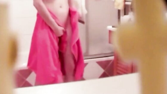 spying on my stepsister shaving her pussy