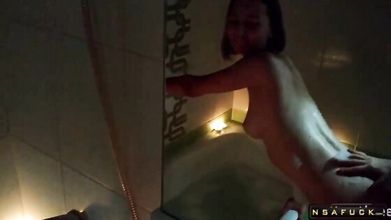 AMATEUR COUPLE HAS ROMANTIC SEX IN THE BATHROOM WITH CANDLES