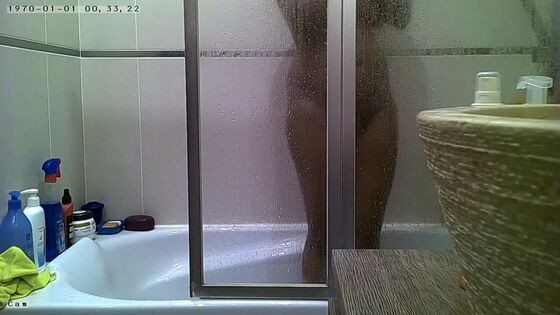 Curvy indian stepmom spied in the shower