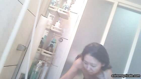 Mother from Japan spied in the shower