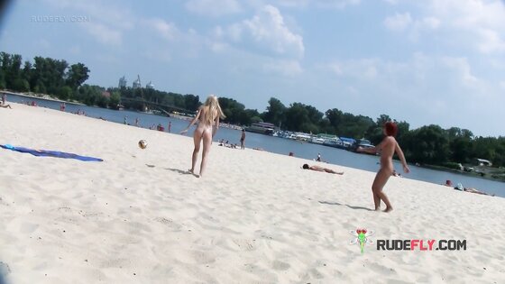 Curvaceous nude beach girl caught by a voyeur on a hidden camera