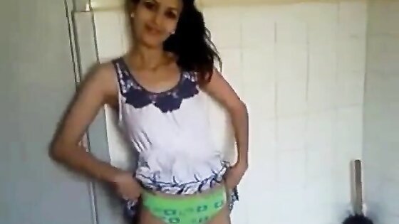 Egyptian Girl Show Her Body For Her Lover In Toilet