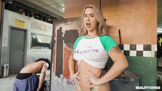 Squirt Squeegee Sex Fiend Fucks Her Mechanic