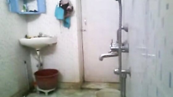 Stupid Bengla desi boy setup cam NOT elder sister's bath