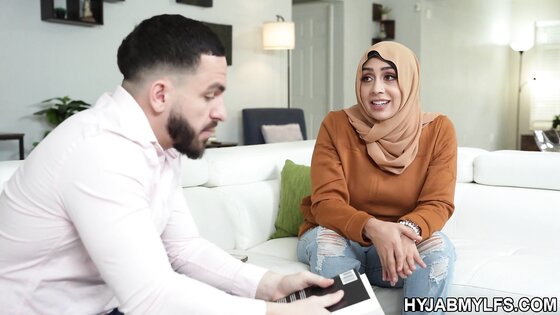 Social media expert helps Arab woman taking sexy photos and videos