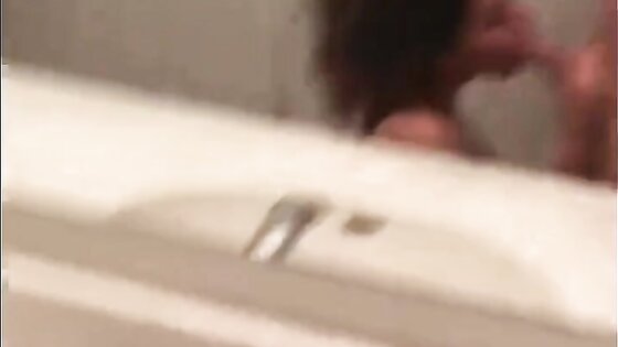 Homemade teen blowjob in the bath