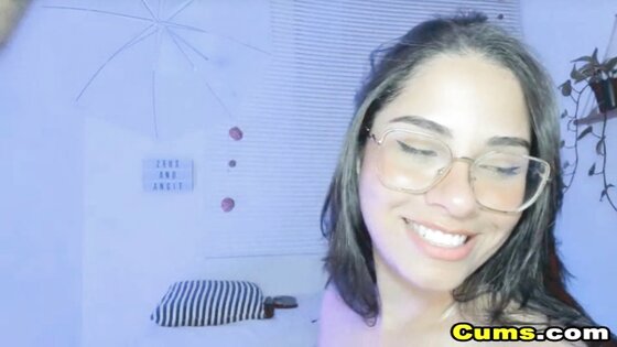 Nerd Babe Loves To Do Deepthroat Cock