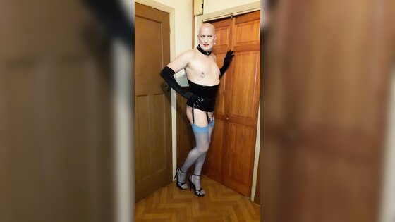 PIERCED SISSY TRANSVESTITE