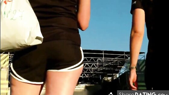 big ass blonde in leggings at concert