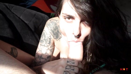 DH 19 - Hot brunette sucking until she takes cum in her mouth - 1080p