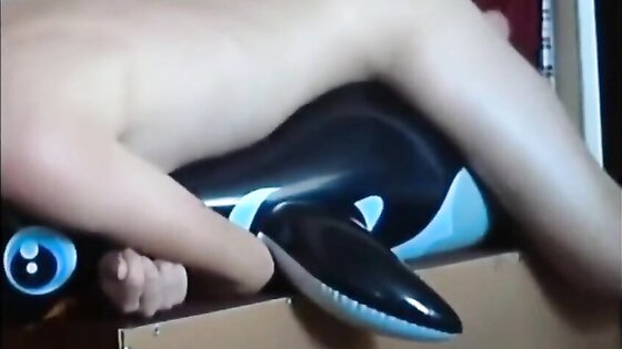 Penguin inflatable toy humping cum