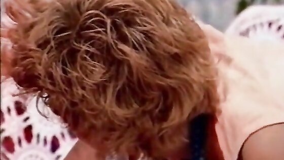 Hårede danske lesbiske Sheila og juni i strømper