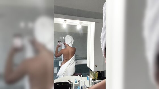 Naughty Wife Drop Her Towel To Show Her Slimwaist and Big Ass