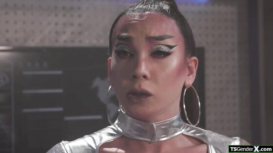 Space captain anal fucking a trans alien