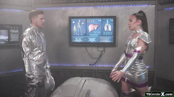 Space captain anal fucking a trans alien