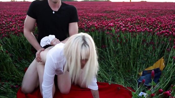 Public Flower Fucking with a Horny Stranger