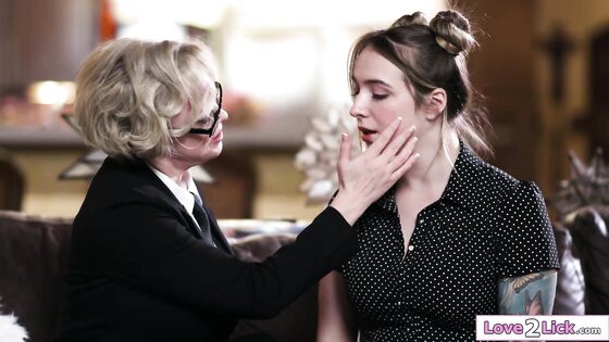 Fan girl licks favorite actor in cosplay