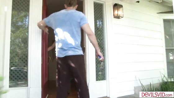 Guy licking and fucking horny sugarmommy