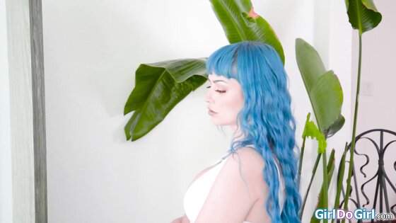 My roomie is nude and now Im in the mood