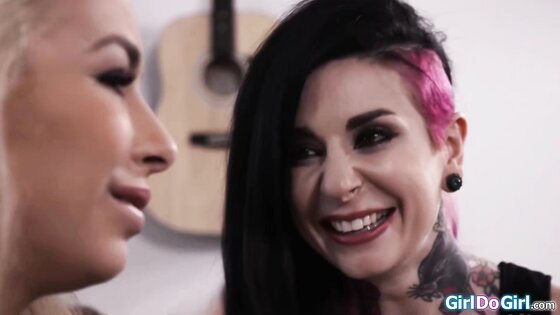 Joanna Angel wants to lick gf right away