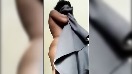 Uganda girl shows her pussy
