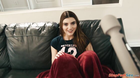 Teen soaked her stepdad with pussy juice