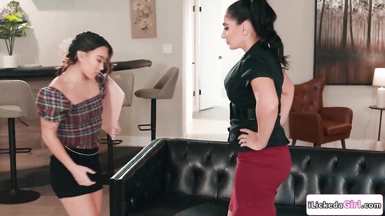 Asian licks boss and tastes her squirt