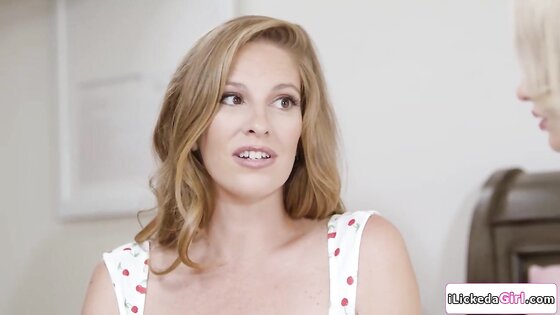 Lesbian teen licks stepaunt then stepmom