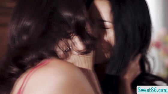 My gorgeous babysitter massage my shoulder and pussy 2