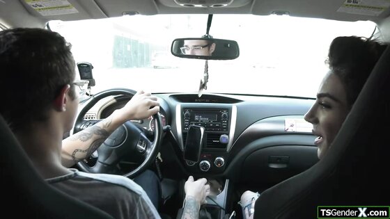 Hey sexy lady you wanna come to my place