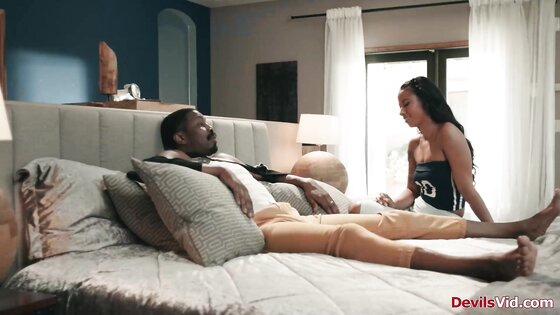 Stepdaughter helps her stepdad jerk off