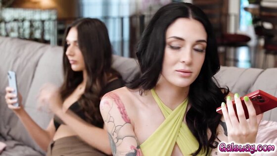 Charlie Forde assures that Aria Sloane can give Charlotte Sins everything she need