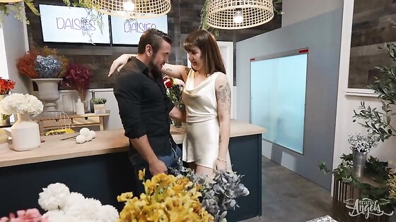 Stunt Shemale Threesome