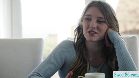 Sitting on my MILF friends face while fingering her