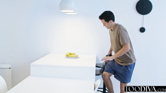 Mysteries Visitor – Barbie Rous & Alex Charger