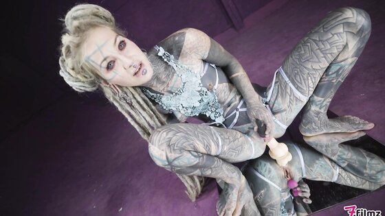 Anuskatzz in cute lingerie plays with herself