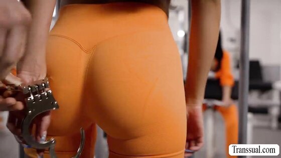 Jail guard fucks this horny prisoners in the cell