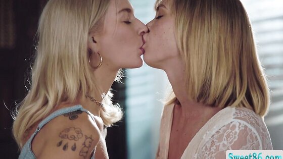 Licking my stepsisters hairy pussy and sit on her