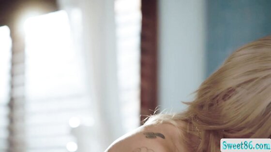 Having sex with my attractive and seductive stepsis