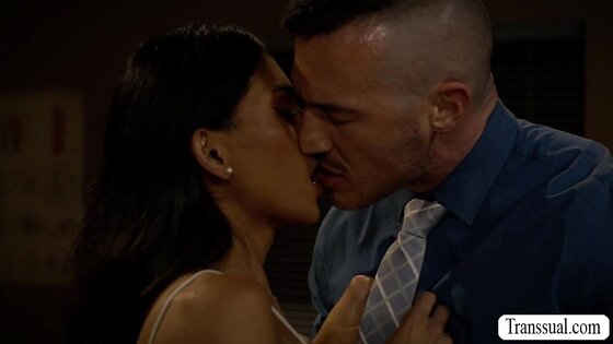 Seducing my handsome doctor to fuck my butthole