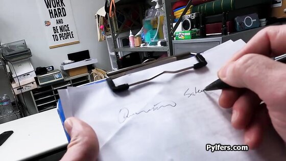 Caught stealing wallets! Latina sports bar server blows to escape jail