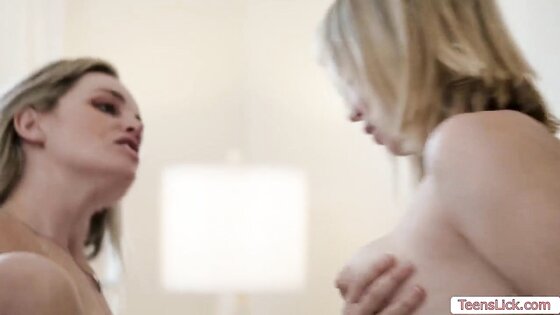 Good kisser lesbian meets the pussy licker master