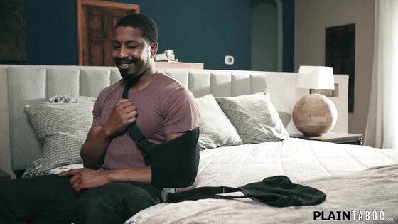 Stepdad fakes an injury to get a handjob