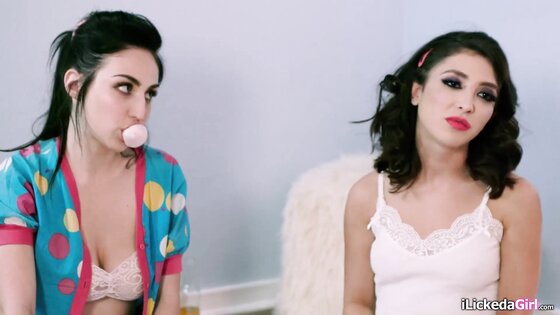 Lesbian teen fucking her straight bffs
