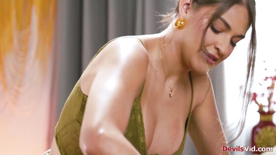Big tits masseuse offering happy ending