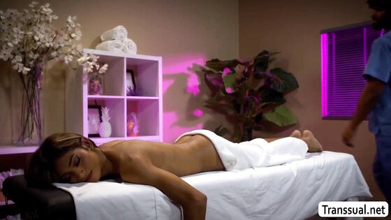 Horny TS customer wants extra service form masseur