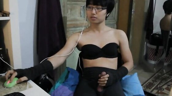 Cute Asian Twink CD Jerking