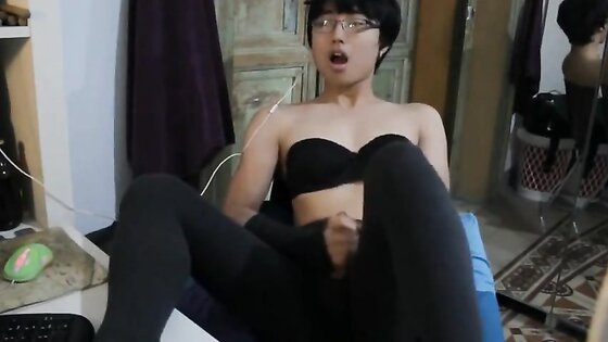 Cute Asian Twink CD Jerking